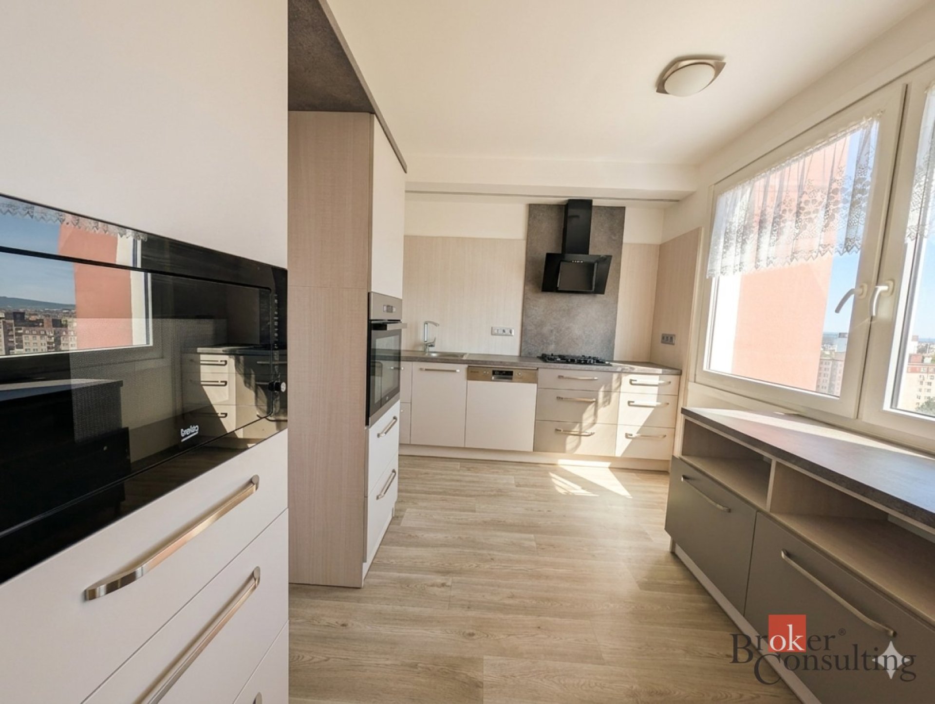 Pronájem moderního bytu 4+kk po kompletní rekonstrukci – Plzeň, Hodonínská