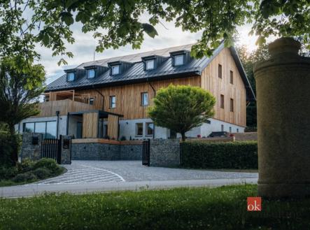 Prodej komerčního objektu, jiný, 1 110 m²