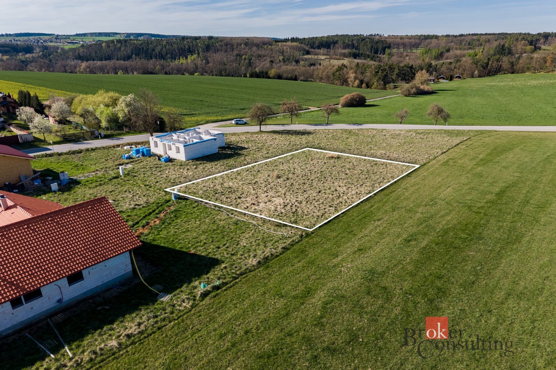 Stavební pozemek 892 m² | klidná lokalita s výhledy | Nuzice u Týna nad Vltavou