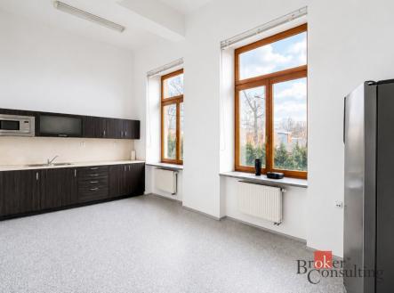 Pronájem komerčního objektu, administrativní budova, 35 m²