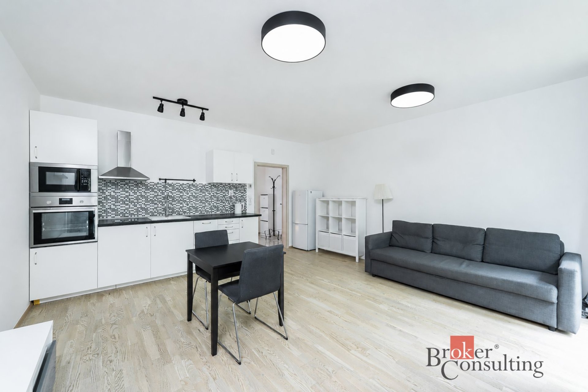 Pronájem bytu 1+KK 39 m2 se sklepem / Apartment 1+KK (1-bedroom) 39 m2 with cellar