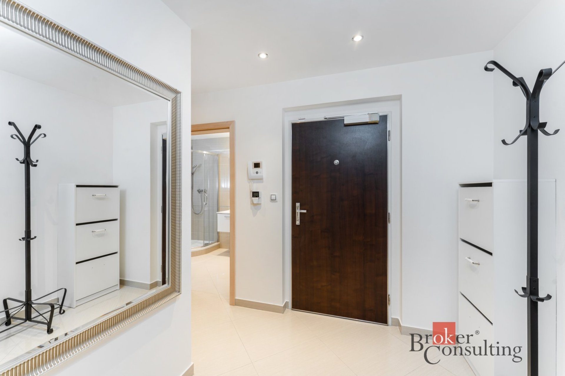 Pronájem bytu 1+KK 39 m2 se sklepem / Apartment 1+KK (1-bedroom) 39 m2 with cellar