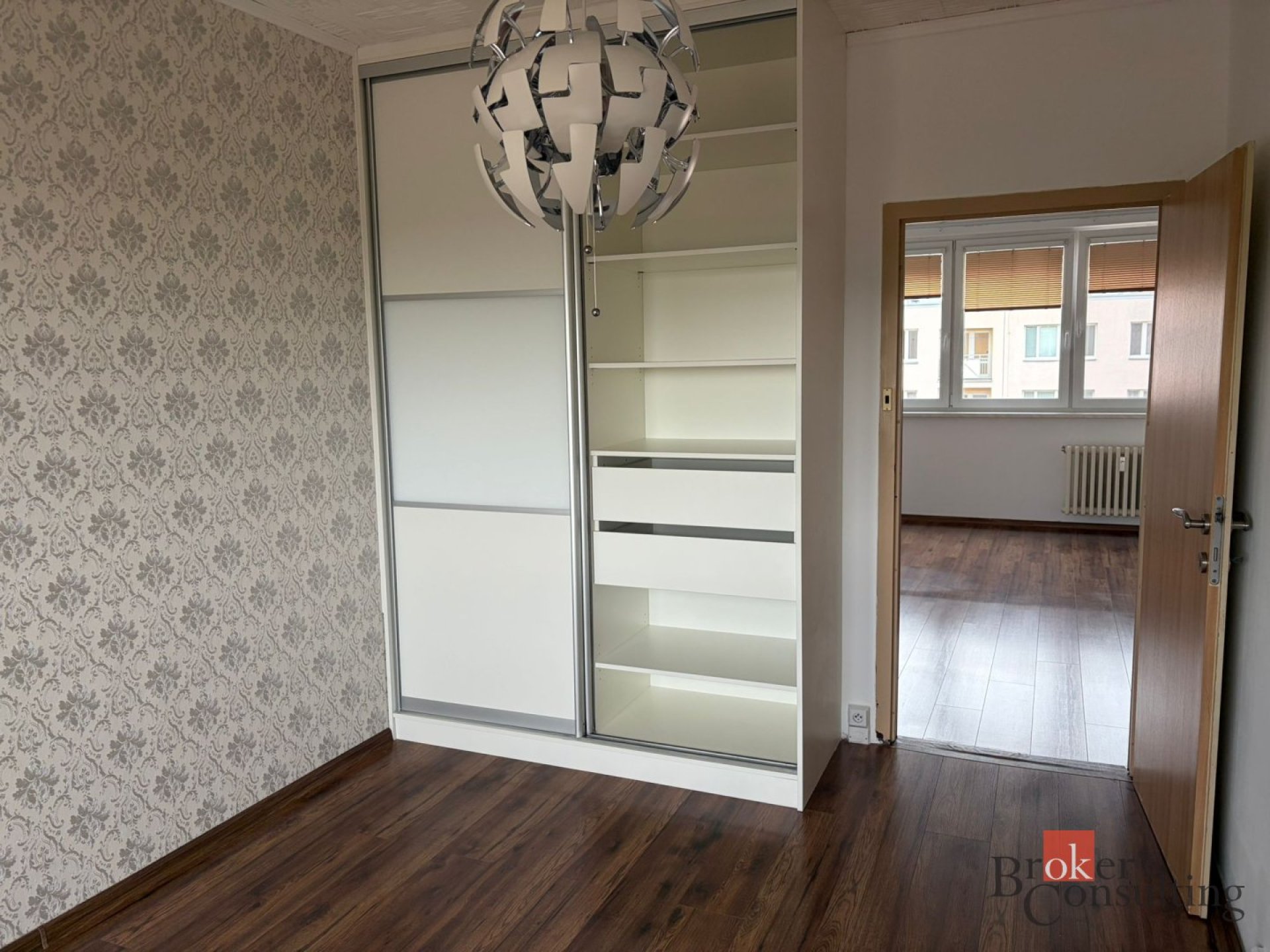 Pronájem bytu 3+1 s balkonem, 68 m², poslední patro – ul. Václava Jiřikovského