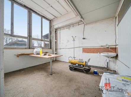 Pronájem komerčního objektu, sklad, 222 m²