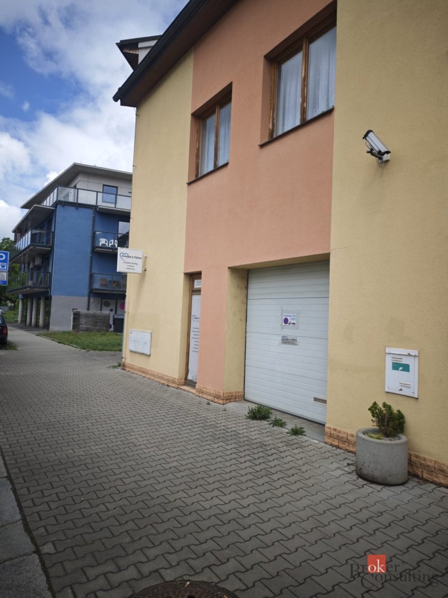 Pronájem komerčních prostor v Plzni na Roudné
