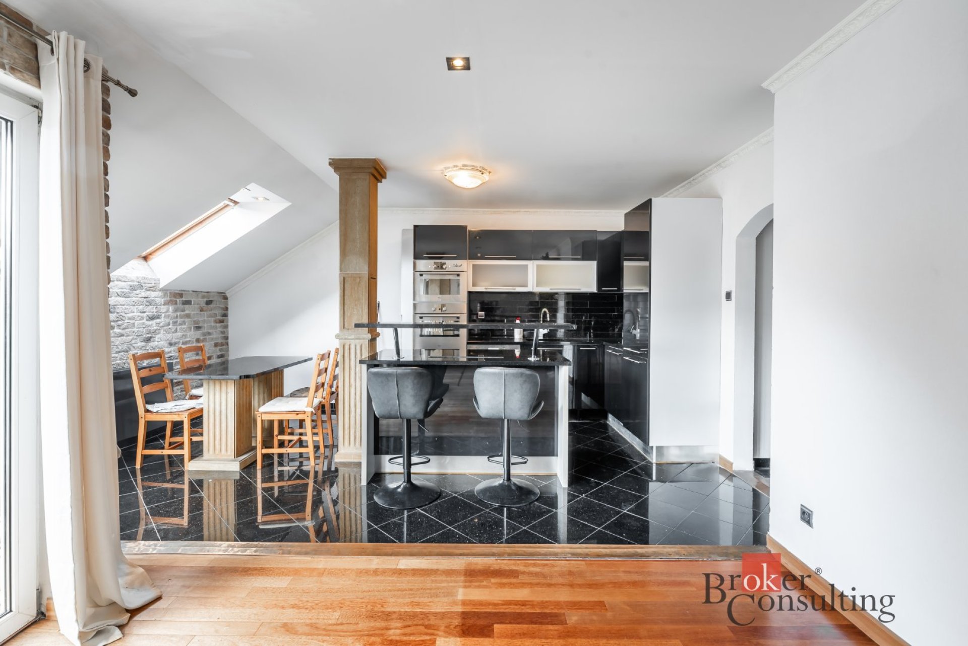Prodej, byty/6 a více, 187 m2, Hartigova 1116/83, Žižkov, 13000 Praha 3 [ID 86351]