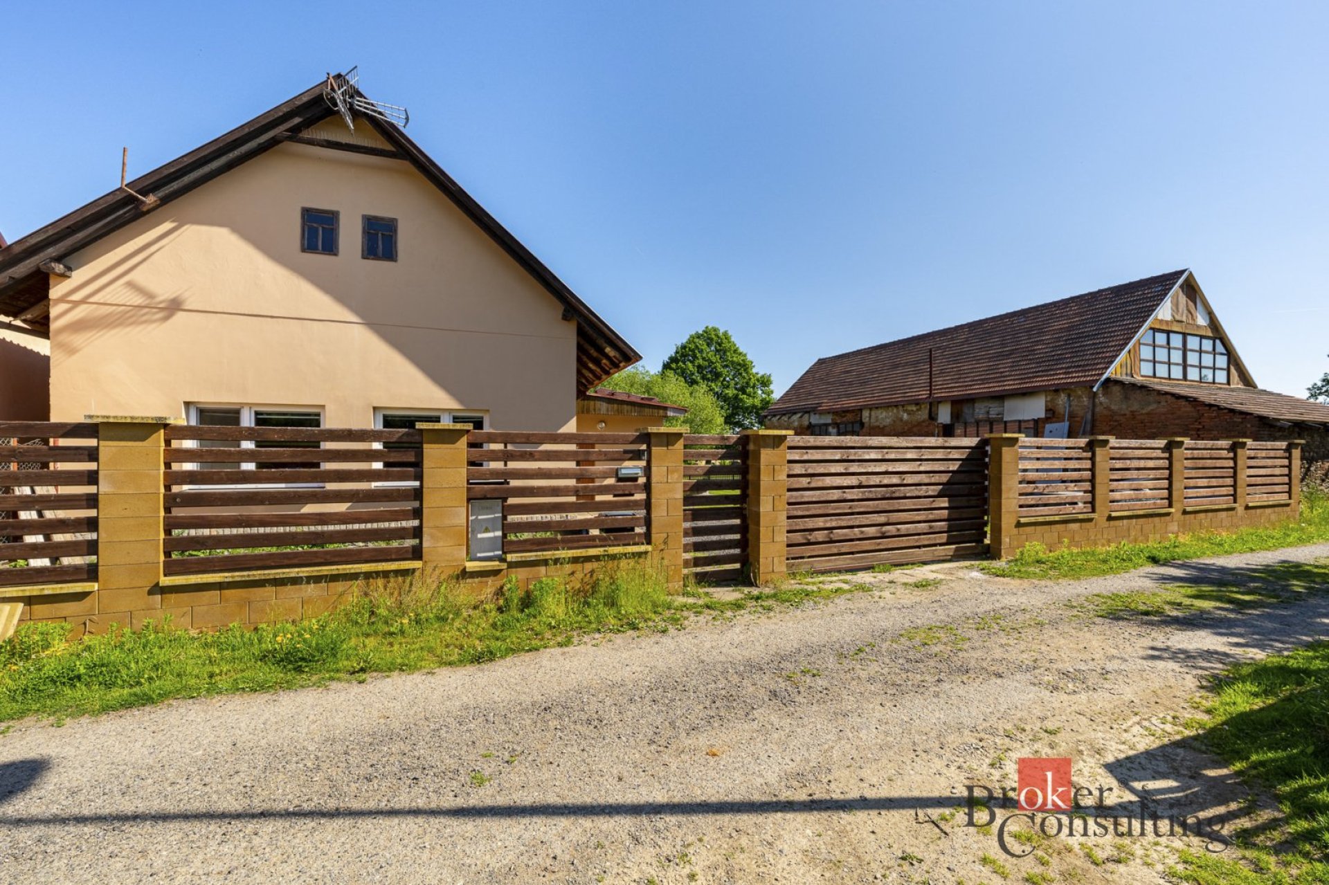 Rodinný dům s velkým pozemkem, stodolou a vlastním rybníčkem | Kněž