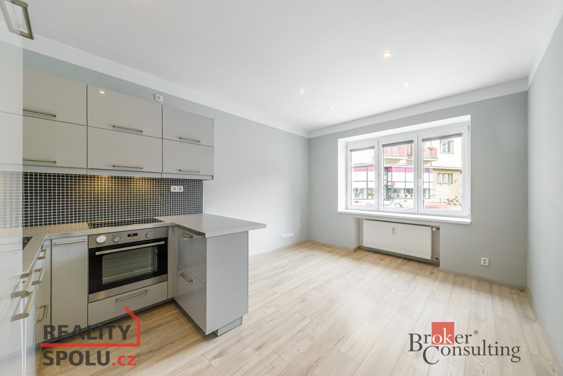 Pronájem, byty/2+kk, 40 m2, Dvorecké náměstí 597/2, Podolí, 14700 Praha 4 [ID 86623]