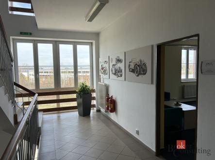 Pronájem komerčního objektu, administrativní budova, 126,01 m²