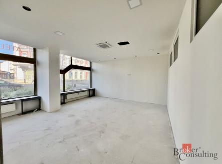 Pronájem komerčního objektu, administrativní budova, 141 m²