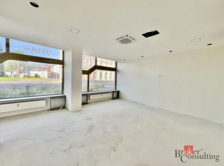 Pronájem komerčního objektu, administrativní budova, 141 m²