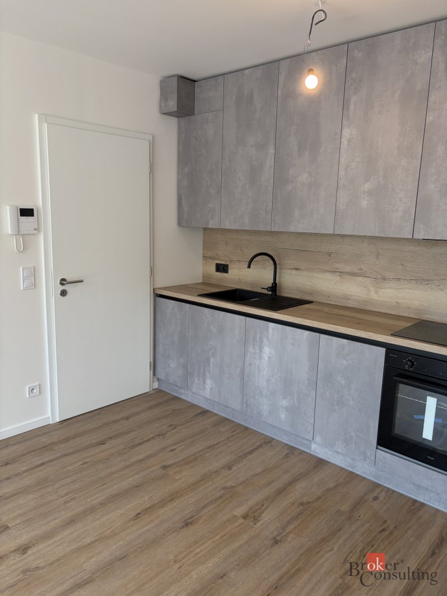 Pronájem bytu 2kk s balkonem a parkovacím stáním