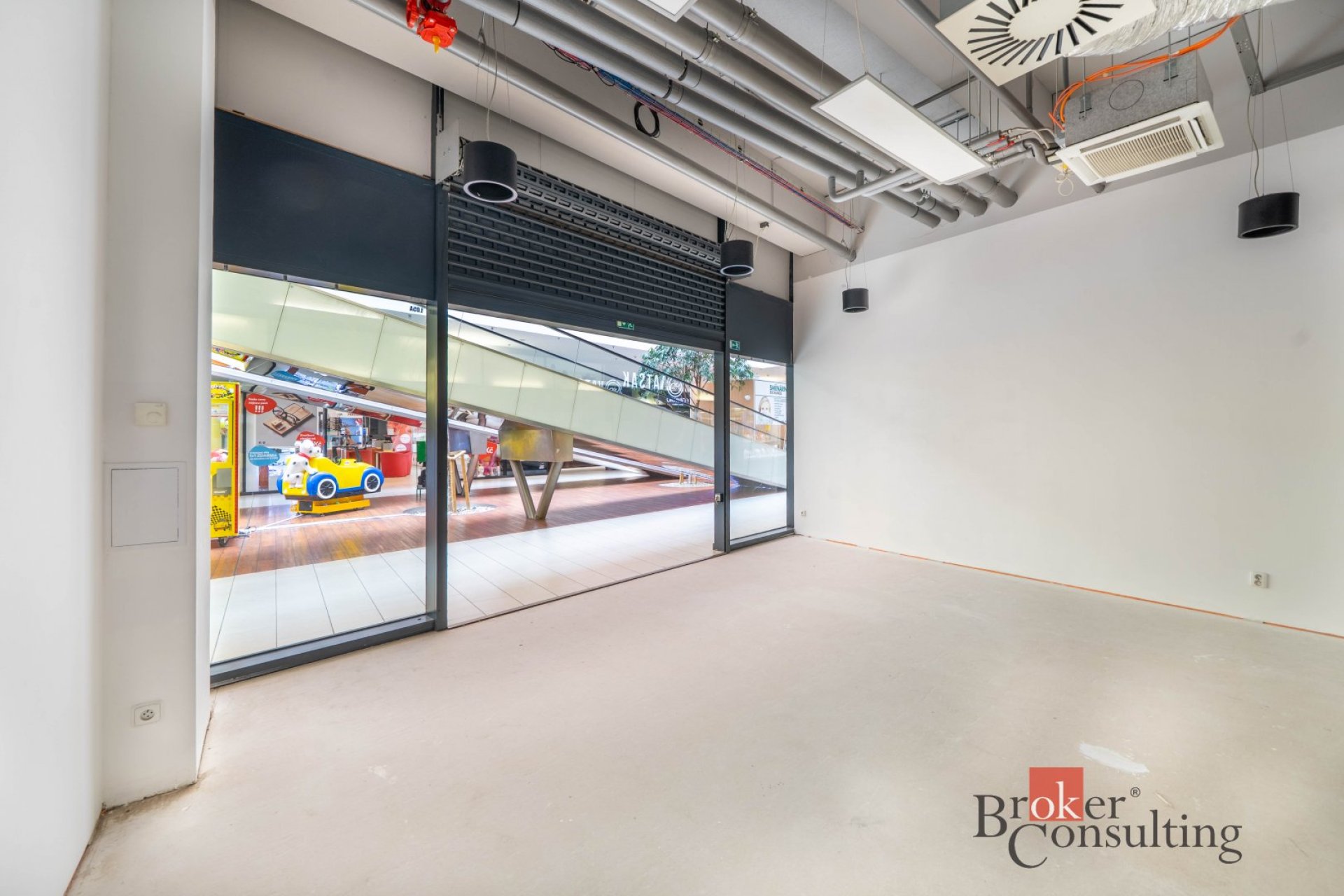 Pronájem, komerční/obchodní prostory, 36.44 m2, Dukelská třída 1713/7, Pražské Předměstí, 50002 Hrad