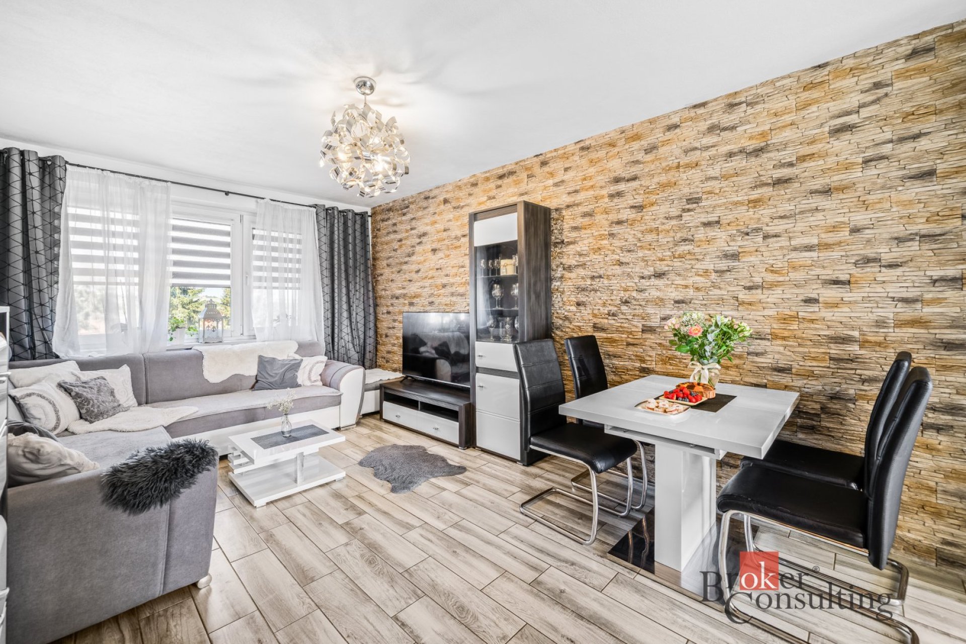 Světlý, kompletně zrekonstruovaný byt 3+1 – Chrást, ul. Družstevní