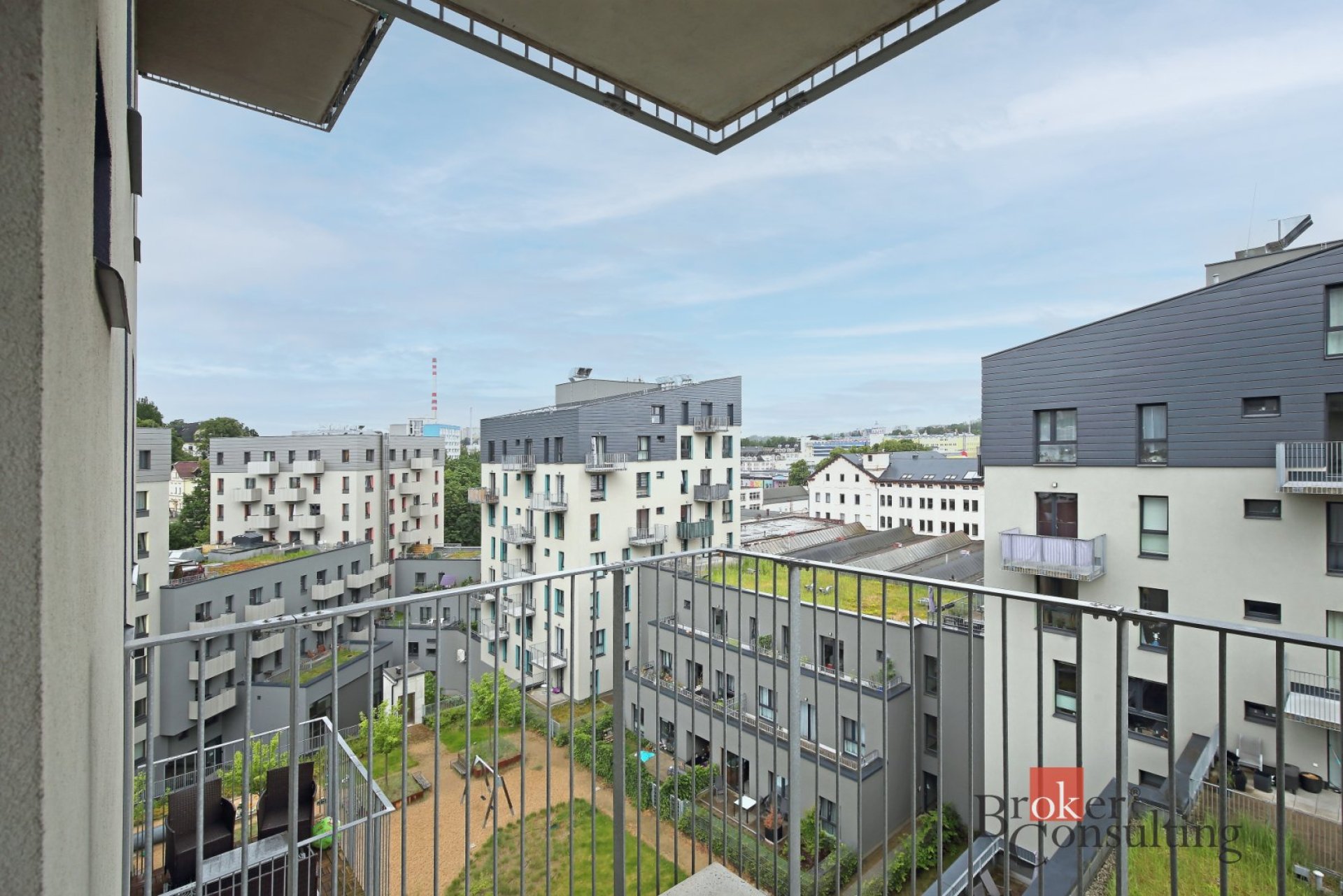 Byt 3+kk se 2 balkóny, 2 parkovacími stáními a možností převodu do osobního vlastnictví