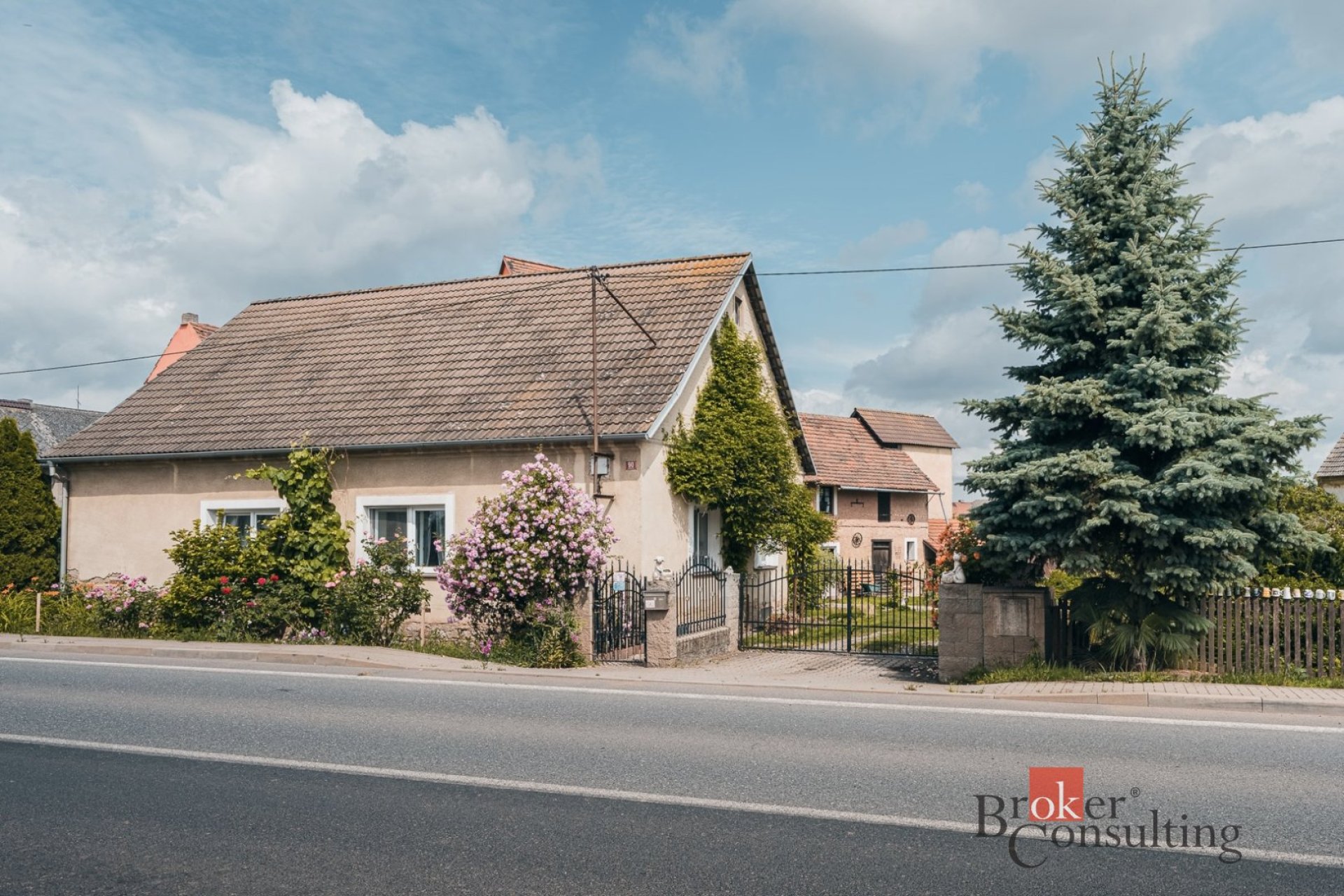 Prodej rodinný dům 4+1, 110 m2, pozemek 2595 m2, Hořesedly