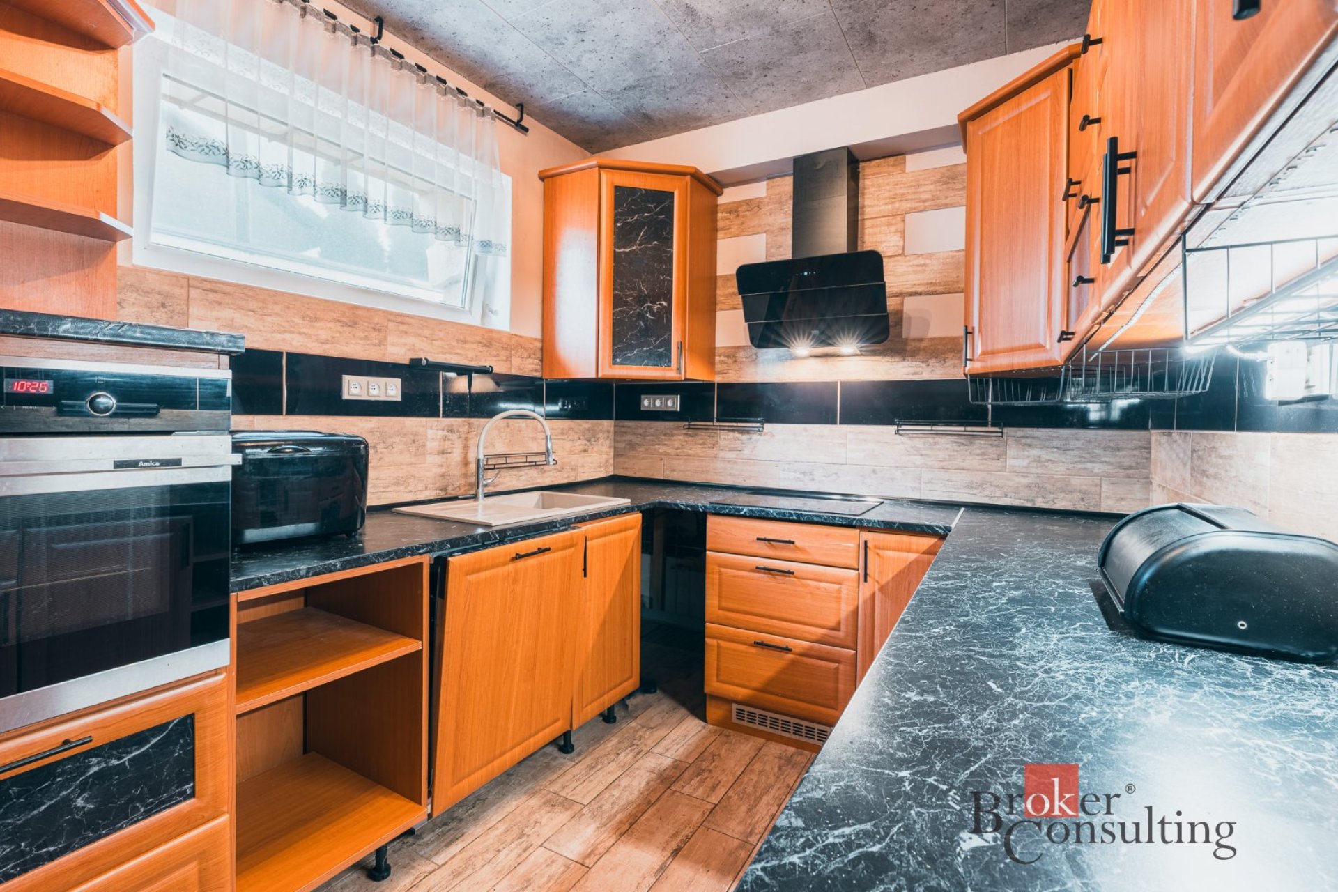 Prodej rodinný dům 4+1, 110 m2, pozemek 2595 m2, Hořesedly