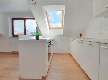 Pronájem bytu, 3+kk, 85 m²