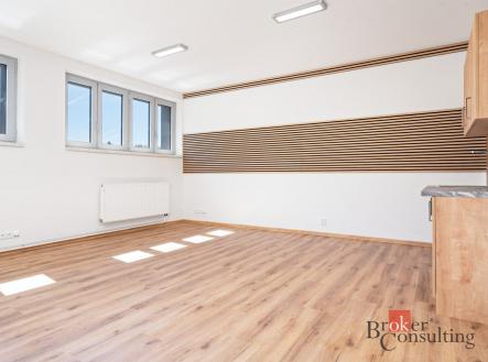 Pronájem komerčního objektu, administrativní budova, 80 m²
