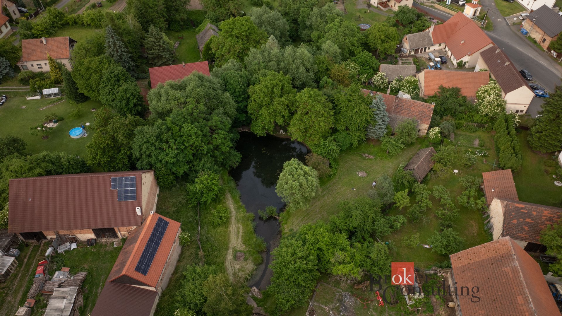 Jedinečný pozemek 3 126 m² s vlastním rybníkem 350 m² a domem k rekonstrukci
