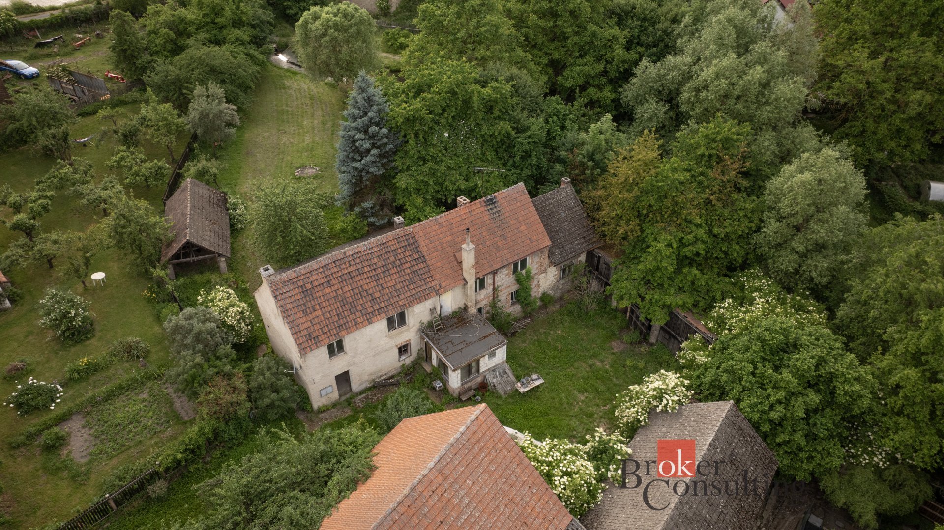 Jedinečný pozemek 3 126 m² s vlastním rybníkem 350 m² a domem k rekonstrukci