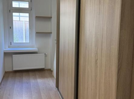 Pronájem komerčního objektu, administrativní budova, 118 m²