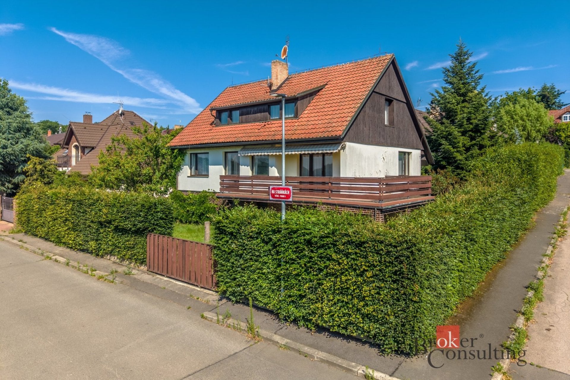 Prodej domu 5+1 (Praha 4 - Točná) na jižně oreintovaném pozemku 609 m2