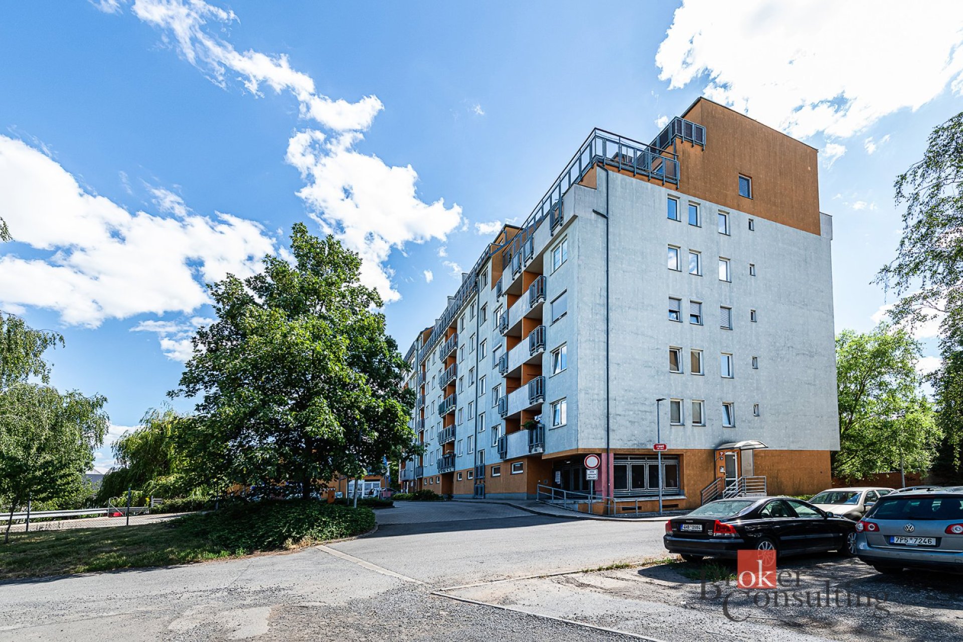 Pronájem krásného, kompletně vybaveného bytu 2+kk s balkonem, 40 m² – Praha, ul. V koutě