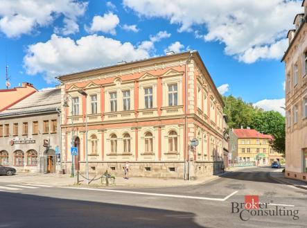 Prodej komerčního objektu, administrativní budova, 750 m²