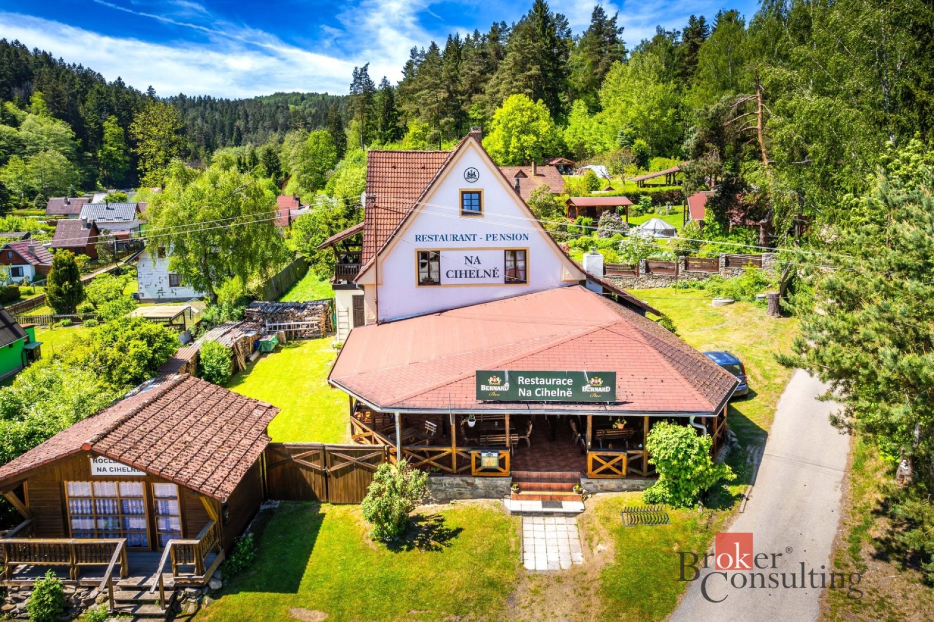 Zavedený penzion s restaurací, bytem a vodáckou noclehárnou v srdci Šumavy – Zátoň, Nahořany, okres 