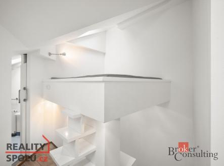 Pronájem bytu, 1+kk, 58 m²