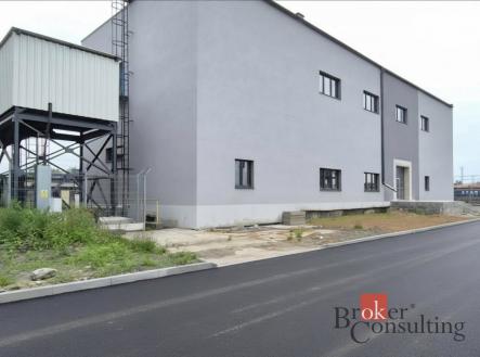 Pronájem komerčního objektu, sklad, 1 700 m²