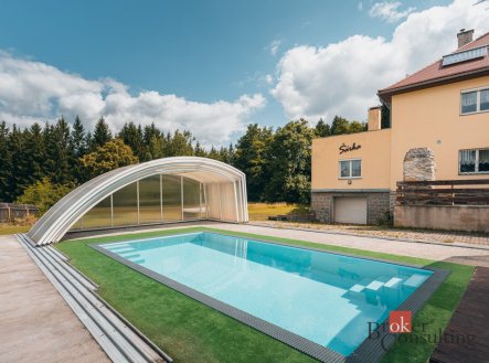 Prodej rodinného domu, užitná plocha 400 m2, pozemek 2994 m2, Karlovy Vary