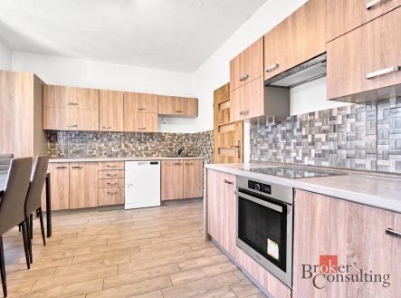 Prodej rodinného domu 97 m², pozemek 954 m²