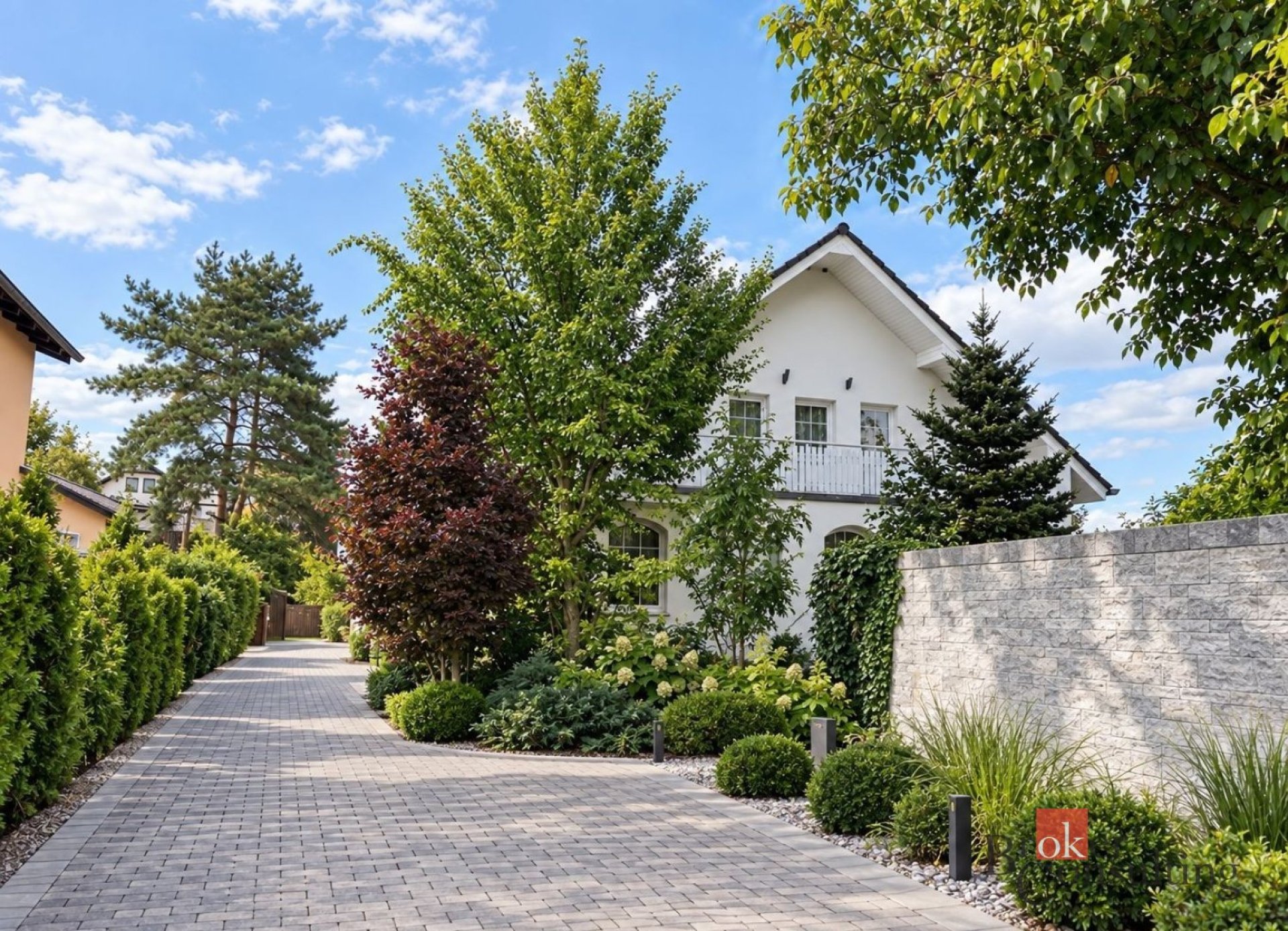 PRONÁJEM RODINNÉHO DOMU 241 m² S KRÁSNOU ZAHRADOU A GARÁŽÍ – KRAVAŘE, KOUTY