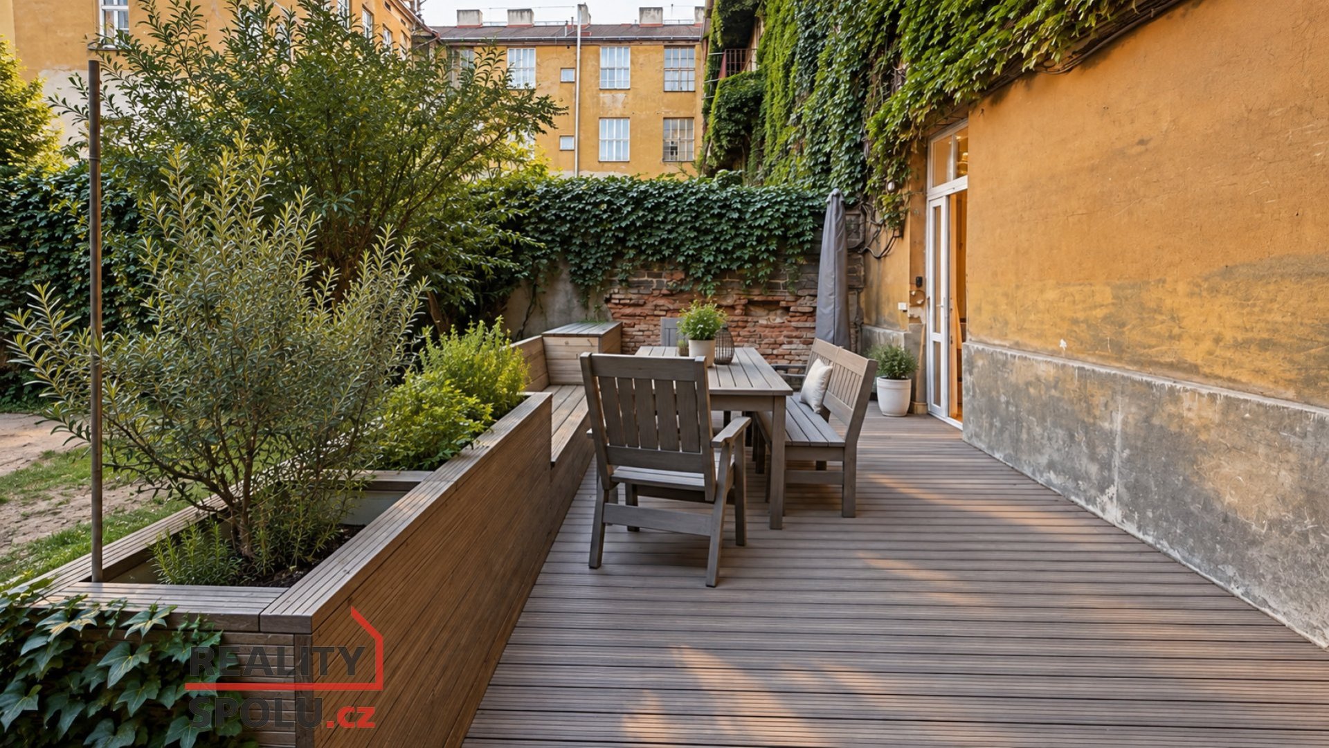 Pronájem rodinného bytu 2+1 (71 m2) s terasou 30 m², Praha 8 – Karlín, Vítkova