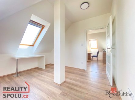 Pronájem bytu, 4+kk, 80 m²