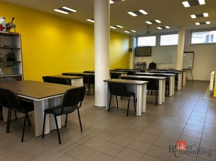 Pronájem komerčního objektu, jiný, 91,85 m²