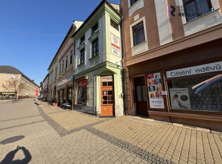 Pronájem - obchodní prostor, 183 m²