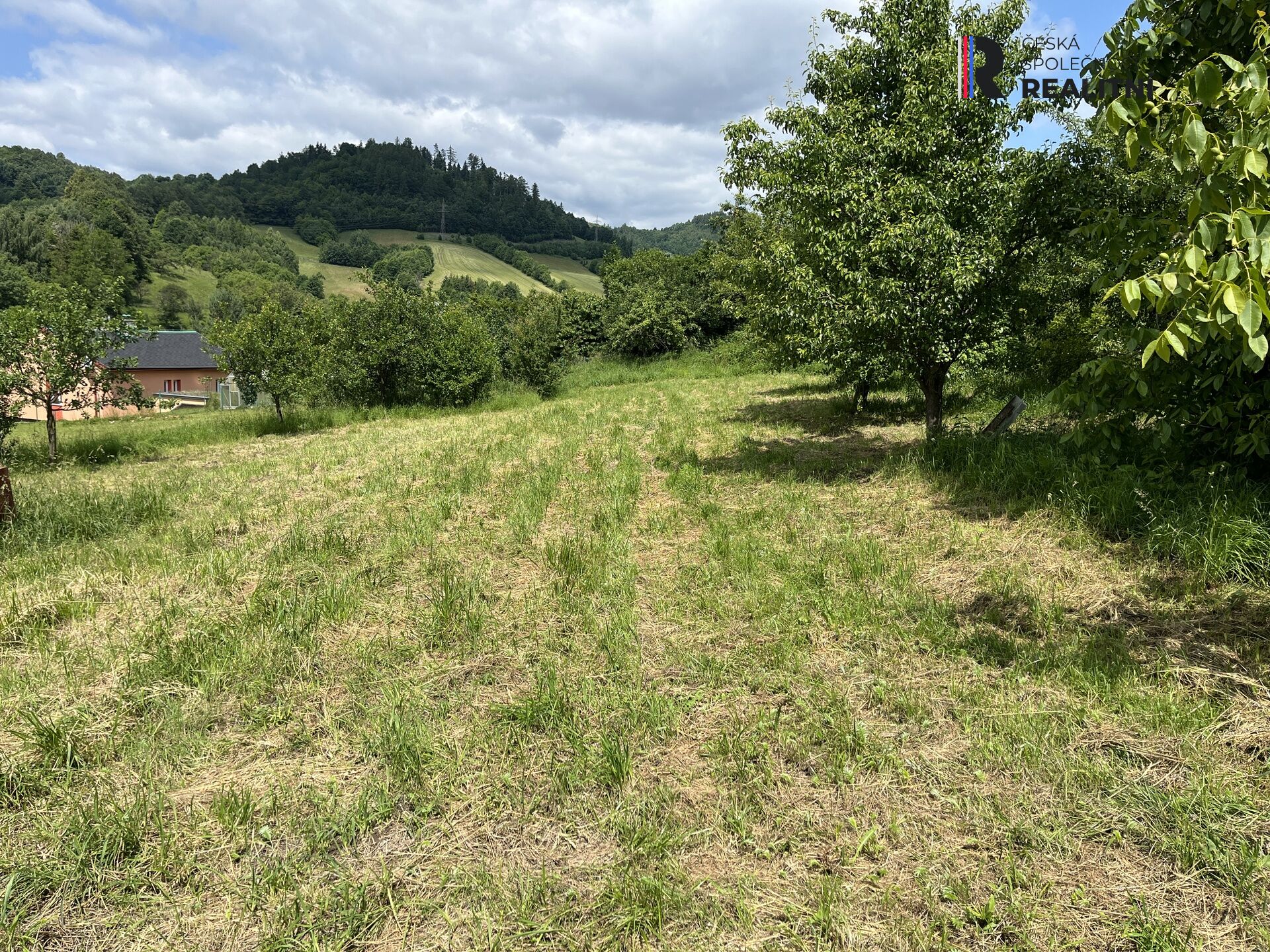 Prodej stavebního pozemku Bratrušov, 1.408 m2