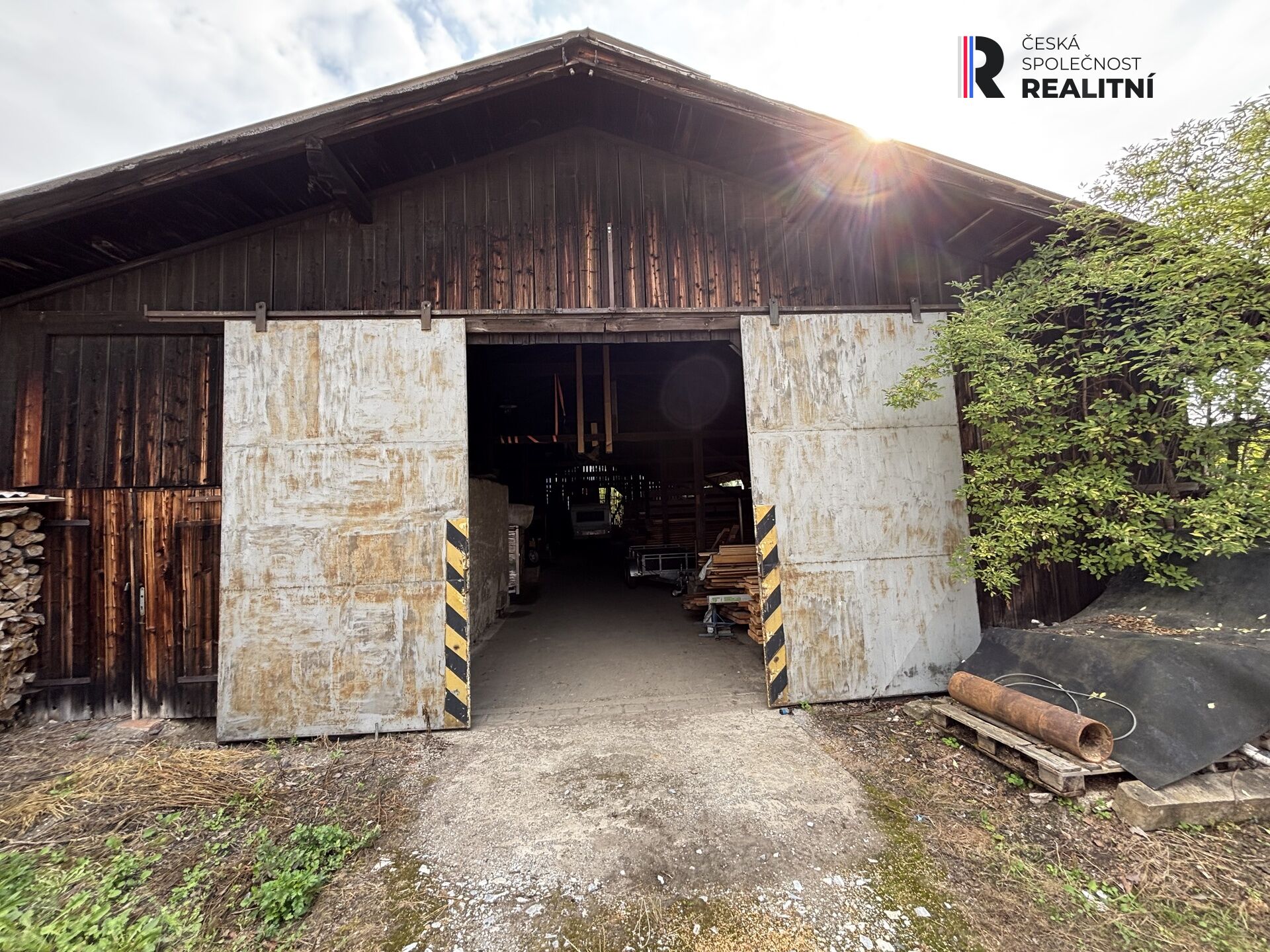 Prodej budovy 372 m2, pozemek k výstavbě 1585 m2