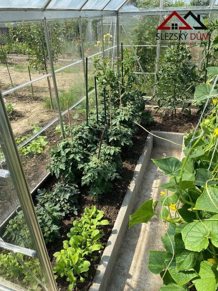 Tel.:604 799 700 Slezský dům