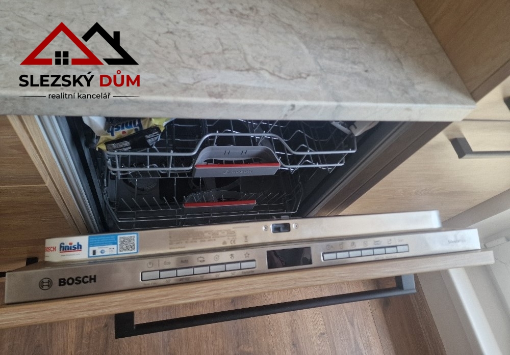 Tel.:604 799 700 RK Slezský dům