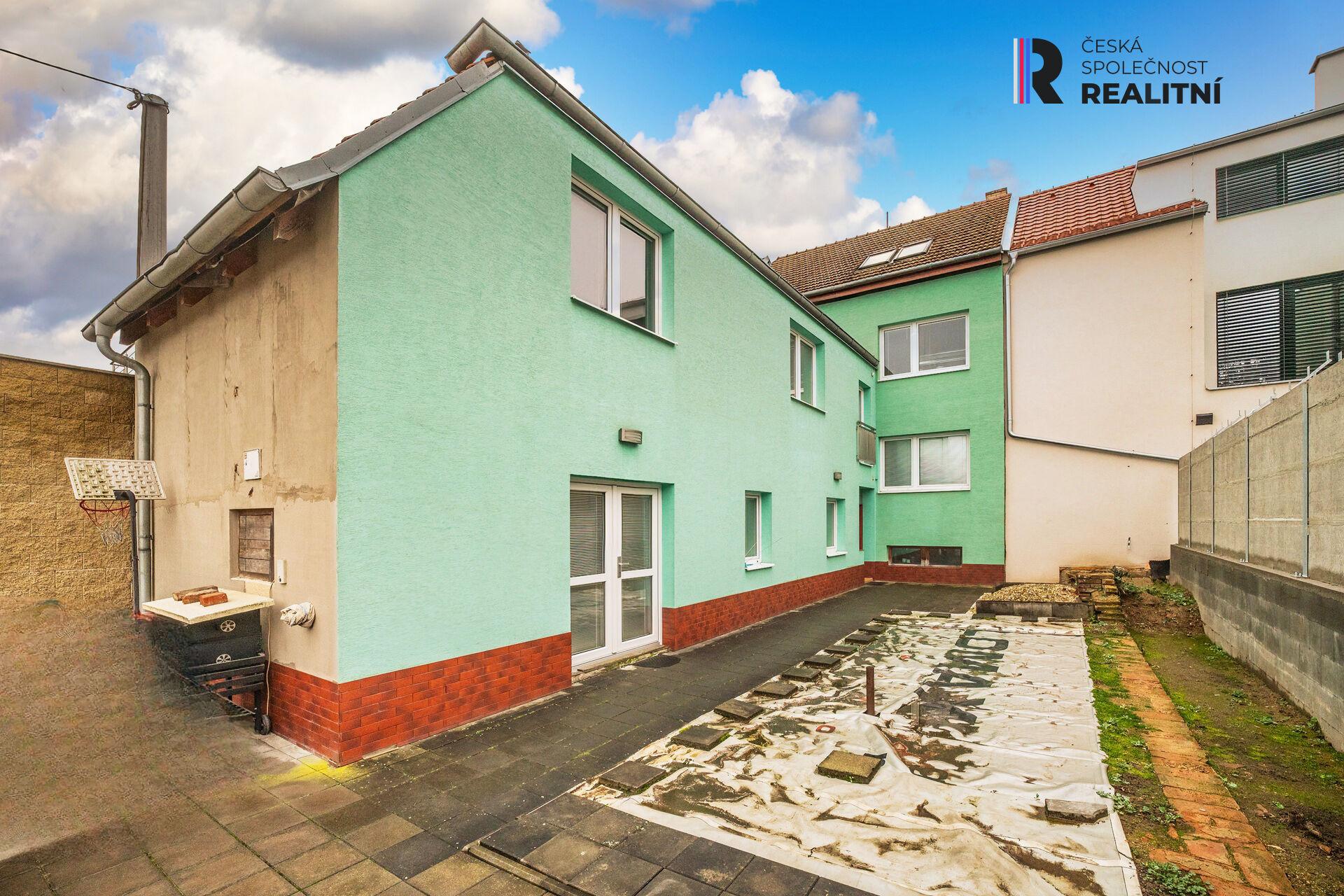 Prodej dvougeneračního RD 7+1, Modřice – 2 kuchyně, 2 koupelny, velký dvůr, garáž