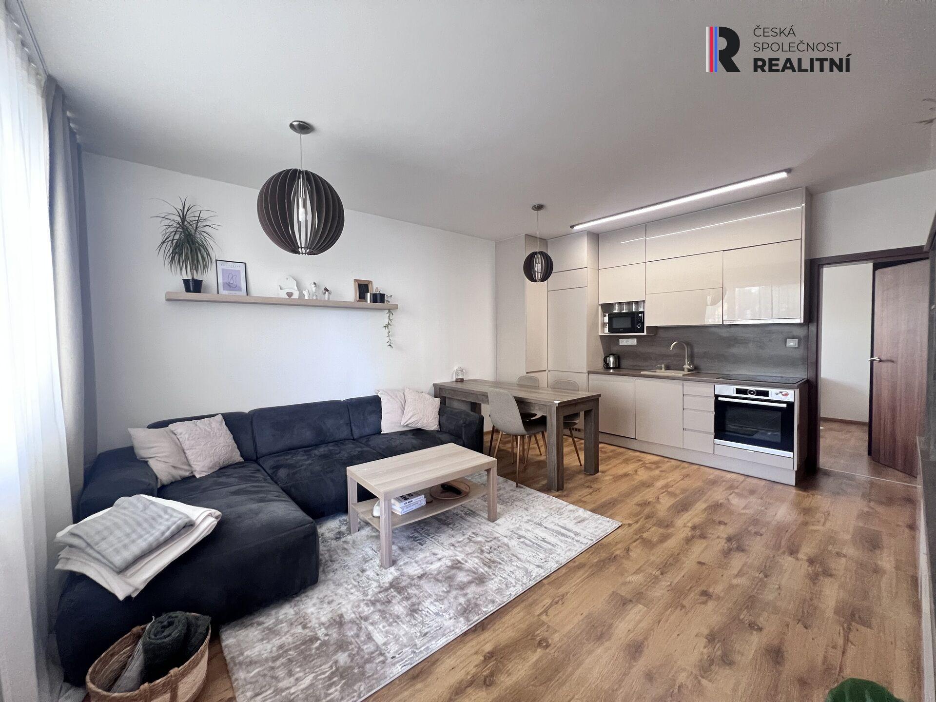 Pronájem bytu 3+kk s balkonem, sklepem a možností pronájmu garážového stání – Brno-Žebětín Kamechy