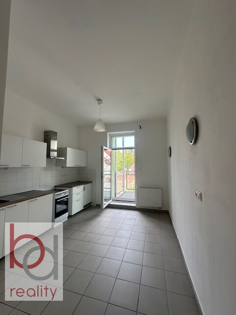 Nabízíme k pronájmu byt 1+1 s terasou v ulici Matice školské