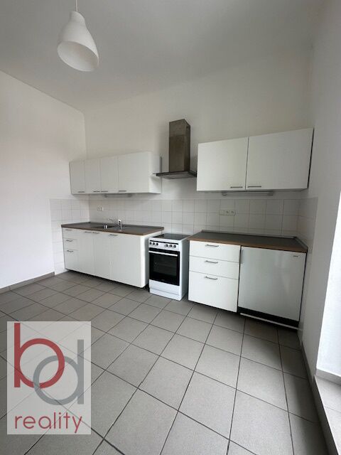 Nabízíme k pronájmu byt 1+1 s terasou v ulici Matice školské