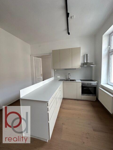 Nabízíme k pronájmu byt 2+1 s balkonem v centru Českých Budějovic