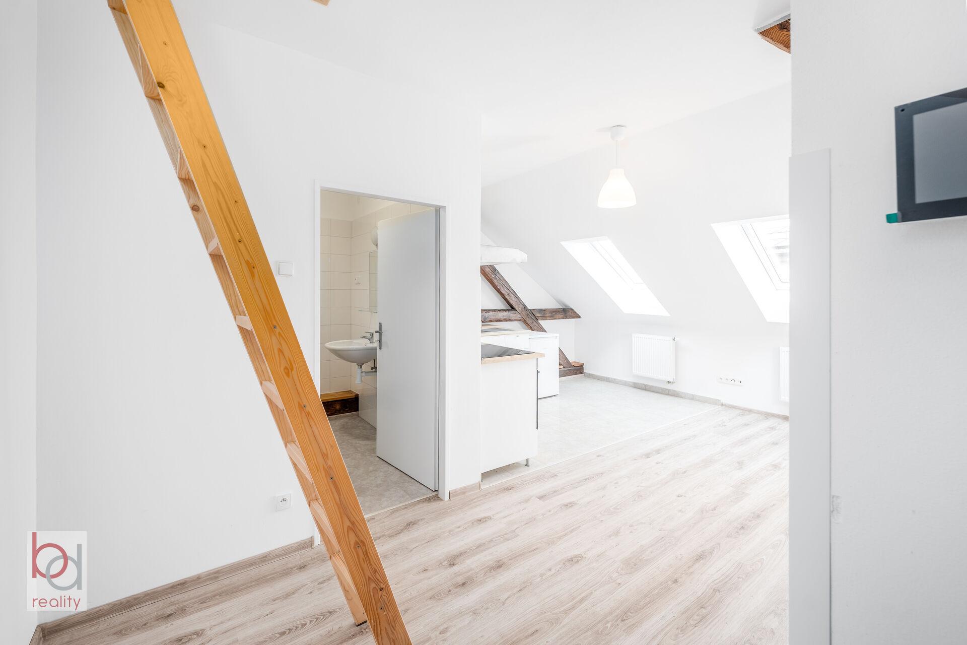 Nabízíme k pronájmu byt 1KK v centru Českých Budějovic