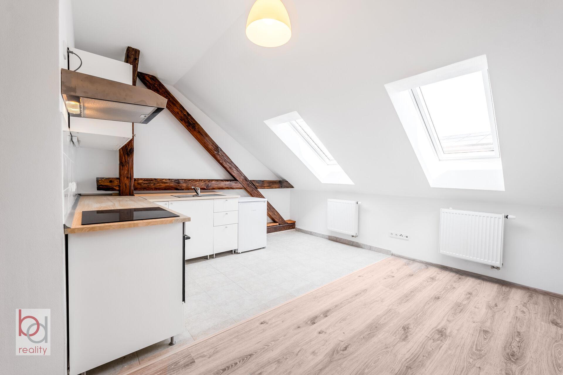 Nabízíme k pronájmu byt 1KK v centru Českých Budějovic